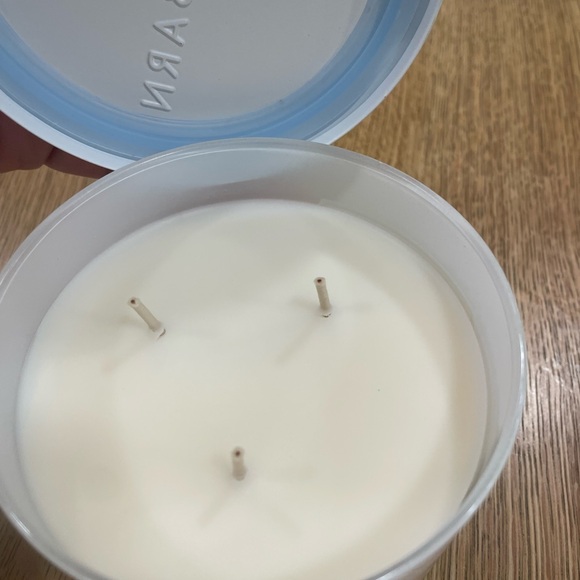 White Barn White Gardenia Candle - Classic Cream - Picture 4 of 4